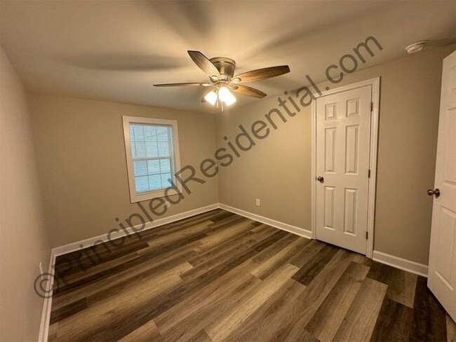 Building Photo - Newly renovated 3 bedroom 2 bath home in C...