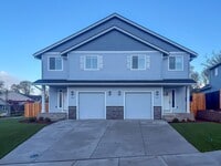 Building Photo - 505-507 NW Hillcrest Dr