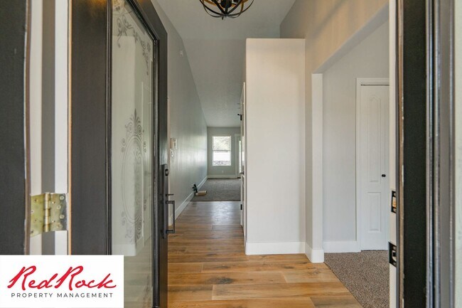 Building Photo - 3 Bedroom Home With 2 Car Garage In St. George