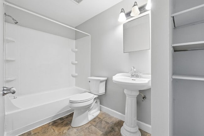 Building Photo - 3609 Balsam Ave