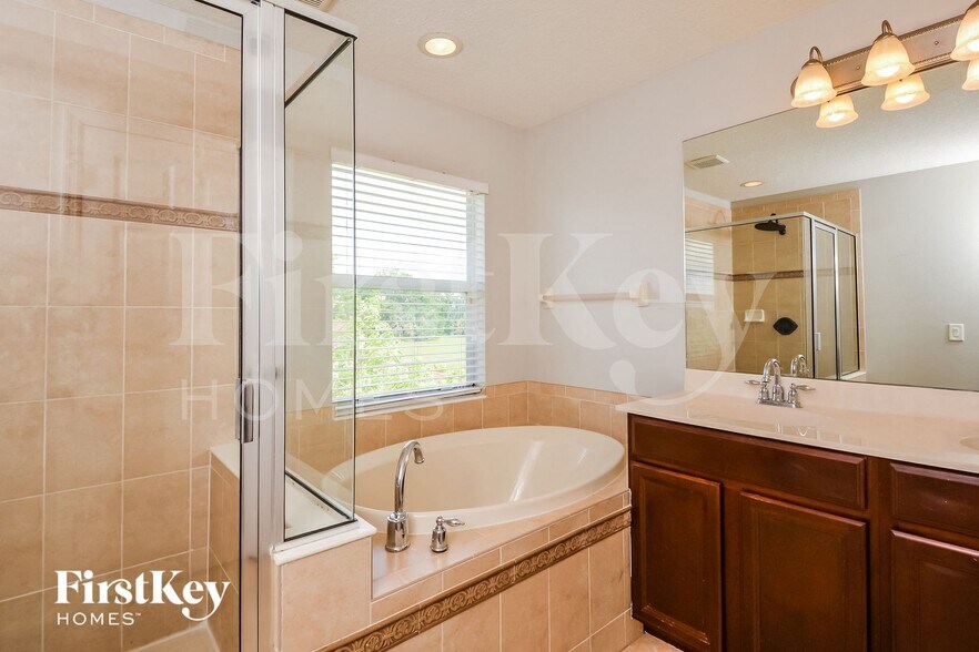 Building Photo - 10205 38th Ct E