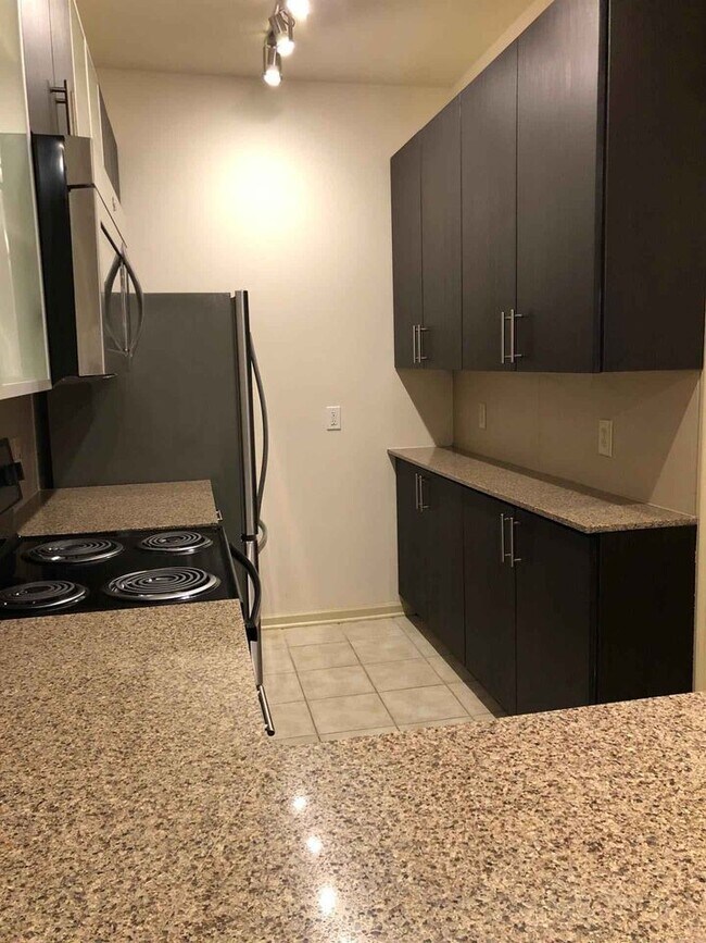 Building Photo - 4241 Summit Corner Dr