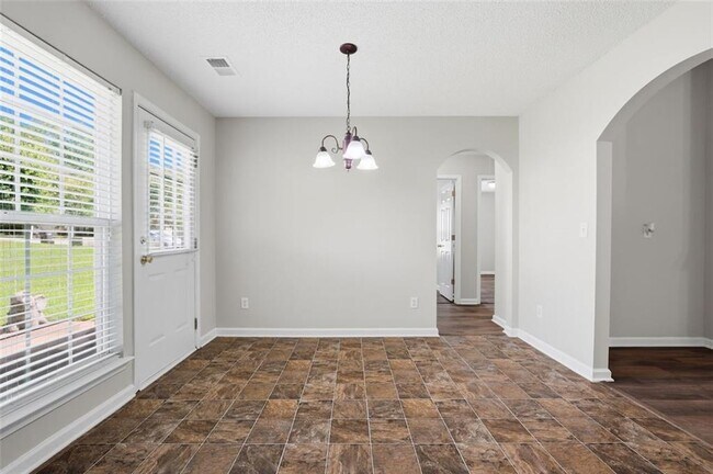 Building Photo - 465 Camella Cir