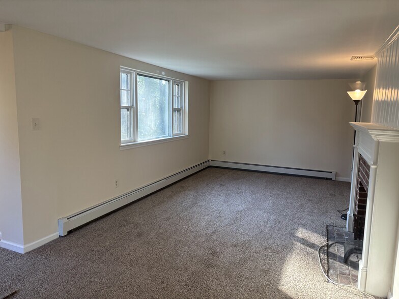 Building Photo - 1043 Thrush Ln