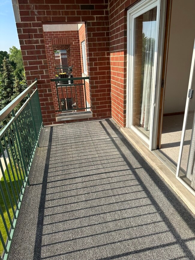 Building Photo - 5340 N Lowell Ave