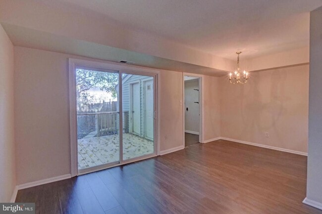 Building Photo - 90 Village Dr