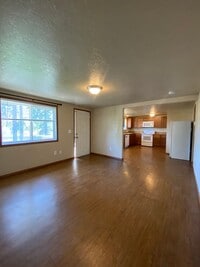 Building Photo - Spacious & Bright 2-Bedroom, 1-Bath upper-level fourplex- located in Spokane Valley!