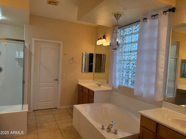 Building Photo - 642 E Torrey Pines Pl