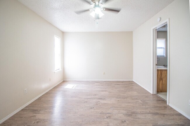Building Photo - 15 Wagnon Dr
