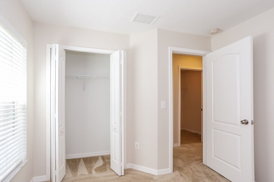 Building Photo - 15405 Quail Woods Pl