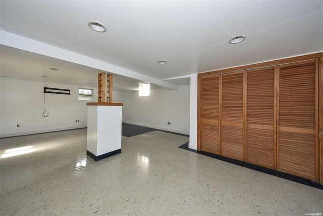 Building Photo - 16 Lindbergh Ave