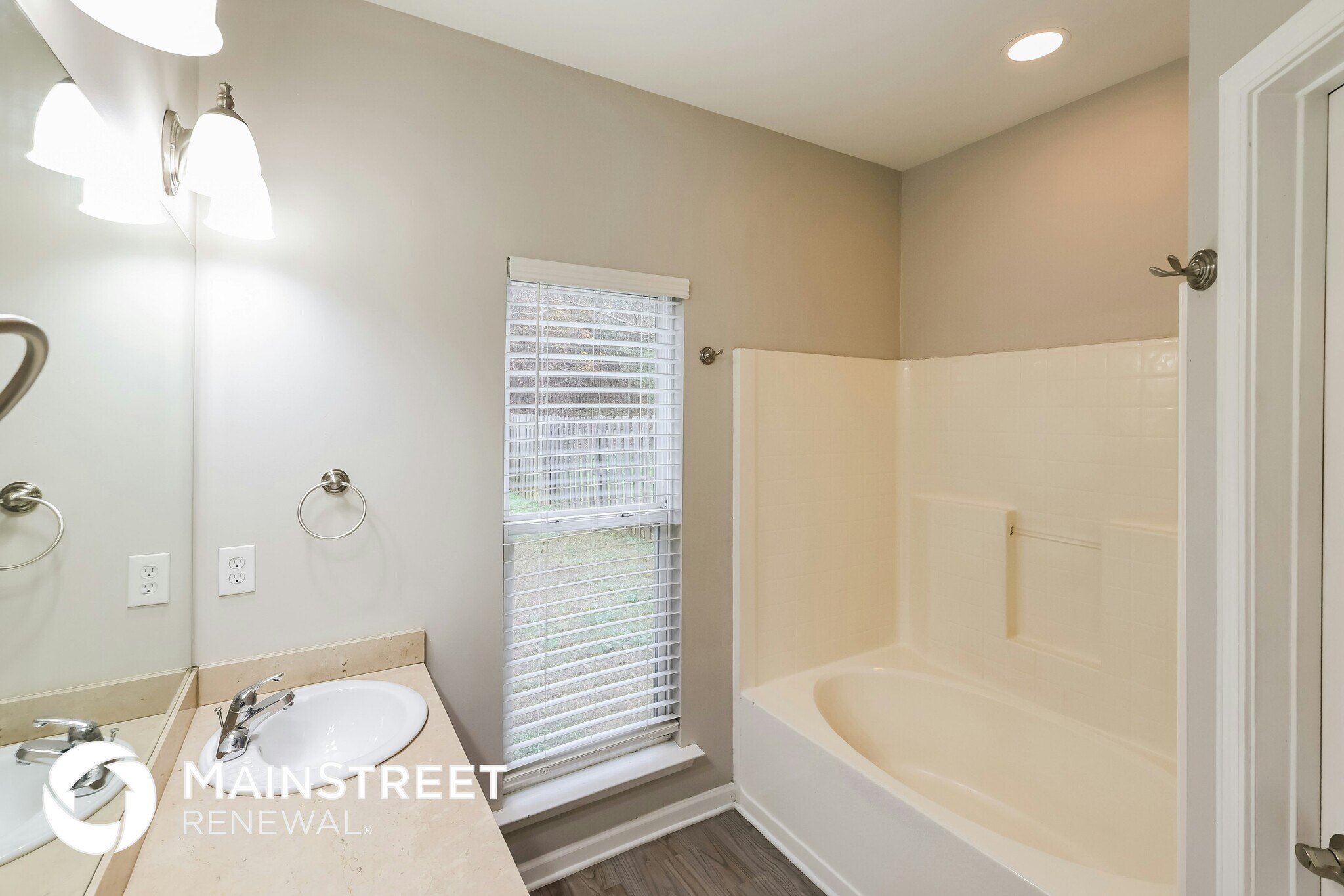 Building Photo - 12879 Woodland Park Cir