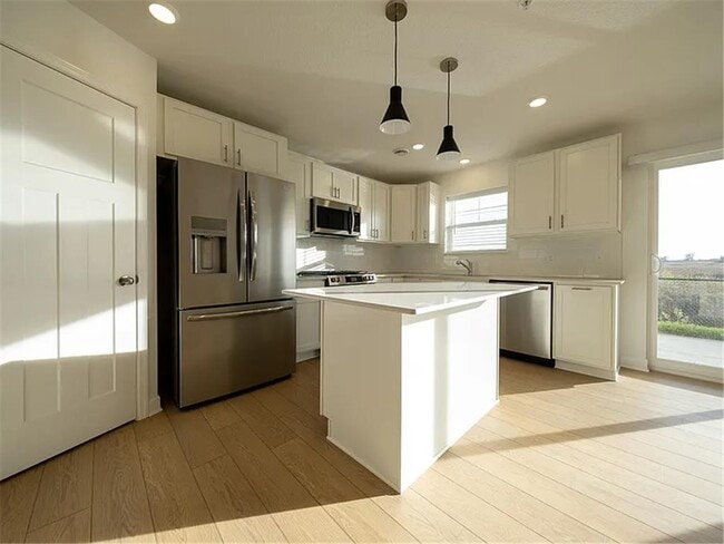 Building Photo - 1073 Jubert Dr