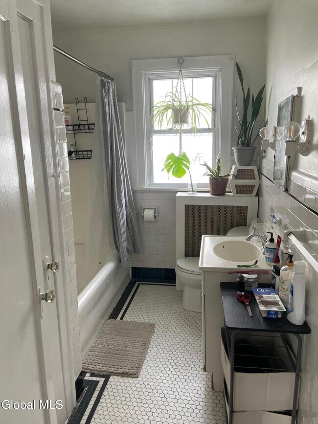 Building Photo - 7 Edison Ave