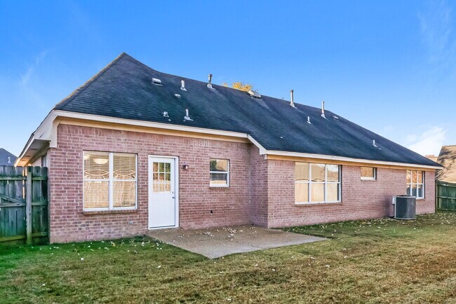 Building Photo - 13102 Braybourne Pl