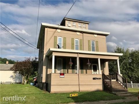 Primary Photo - 1 br, 1 bath Triplex - 1400 Main Street 3