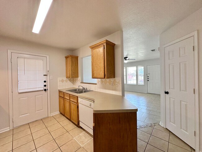 Building Photo - 2608 Seabiscuit Dr