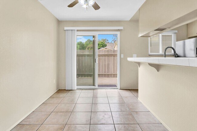 Building Photo - Nice two bedroom/one bath townhome in UTC....