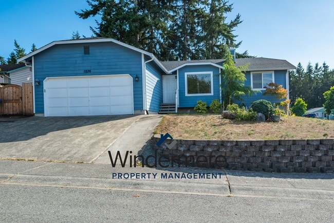 Building Photo - 3 Bedroom/2 Bath with garage home (Pet Neg...