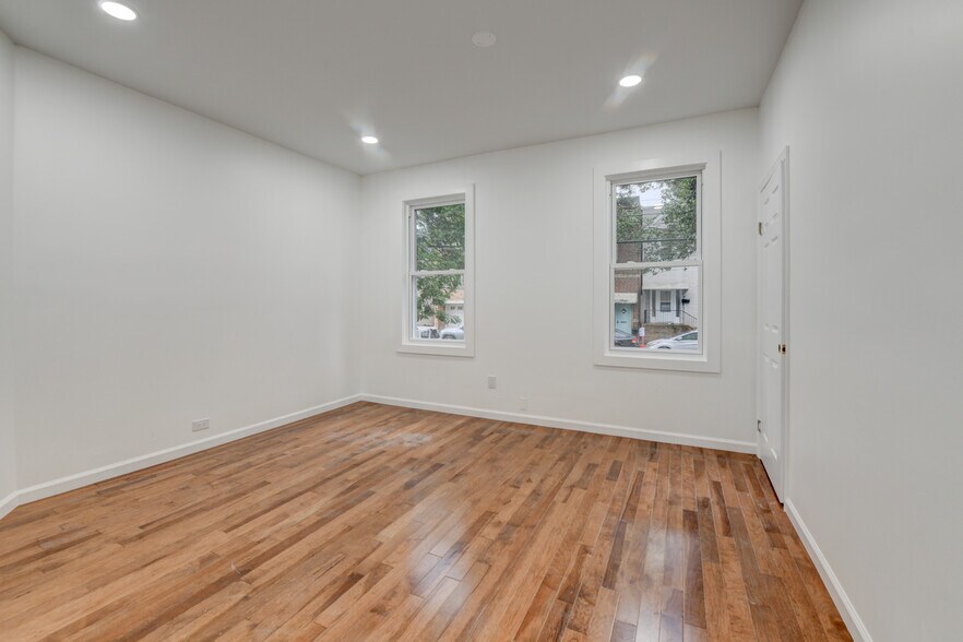 Building Photo - 37 Logan Ave