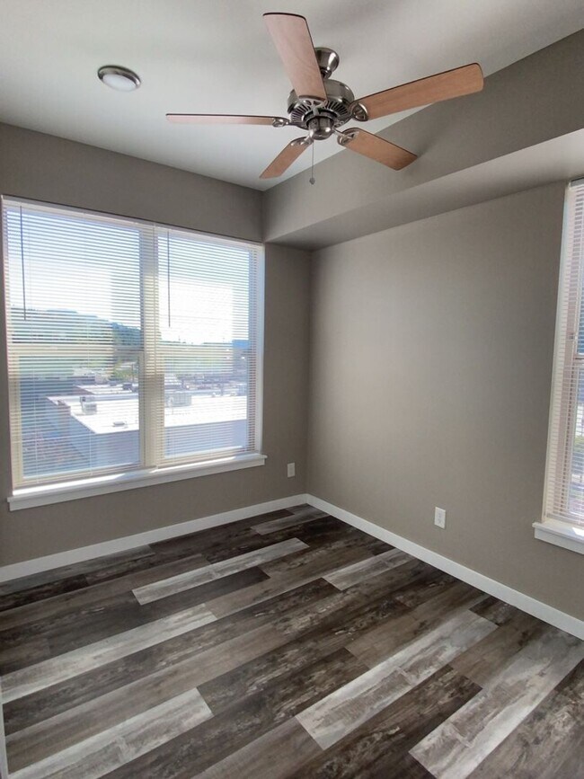 Building Photo - PRE-LEASING FOR FALL 2026!