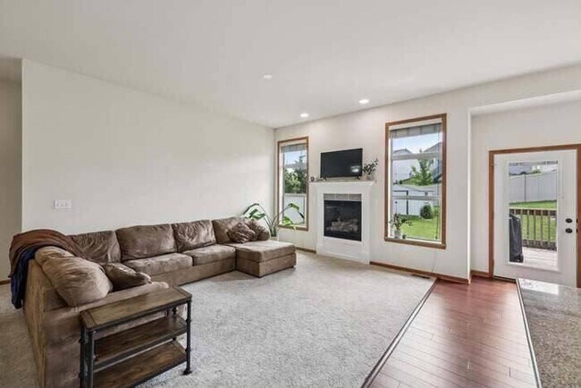 Building Photo - 4338 Sandstone Dr