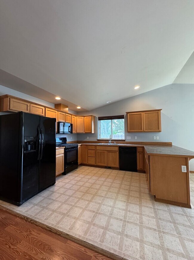 Building Photo - Spacious 4-Bedroom Home for Lease in Cul-d...