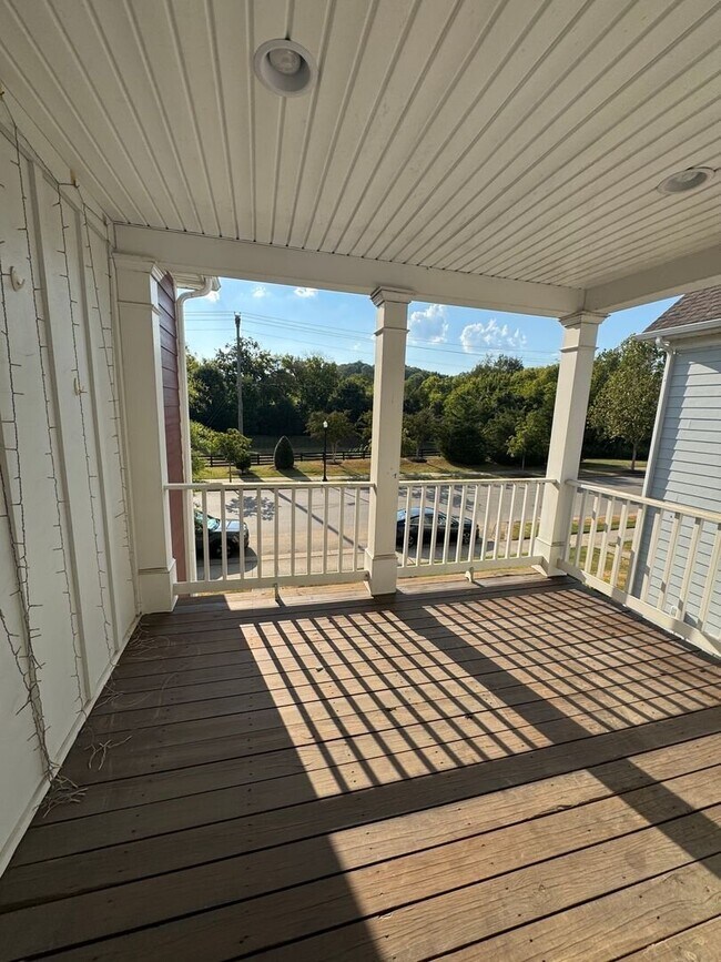 Building Photo - Your Franklin dream rental is here—4 bedrooms, a huge bonus, two en-suites, and an unbeatable loc...