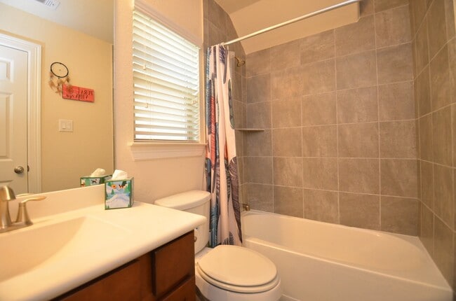 Building Photo - 10709 Madden Oaks Pl