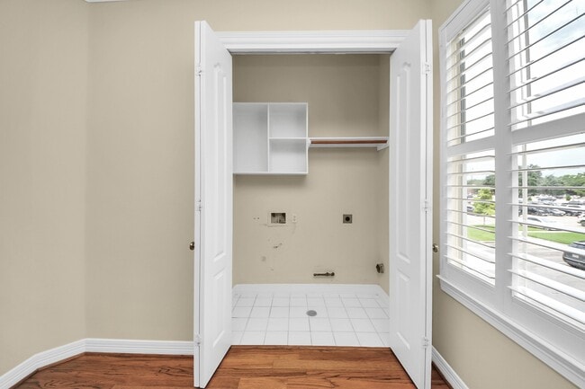 Building Photo - 2930 Brompton Square Dr