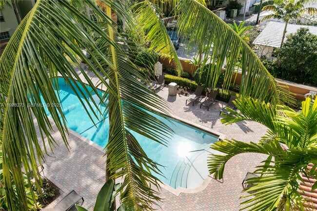 Building Photo - 1919 Van Buren St