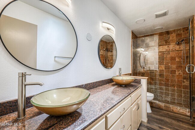 Building Photo - 4945 Vista Grande Cir