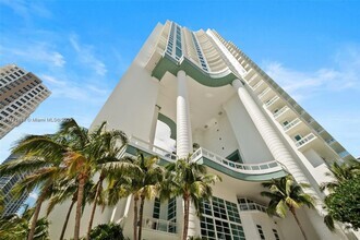 Building Photo - 900 Brickell Key Blvd