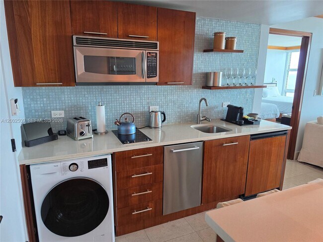 Building Photo - 6801 Collins Ave