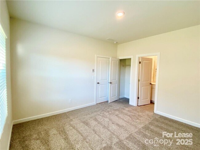 Building Photo - 2511 Arbor Loop Dr