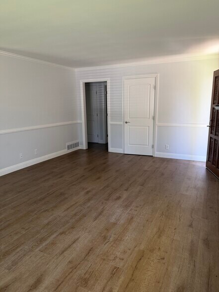 Front entrance - 140 N Alta Vista Ave