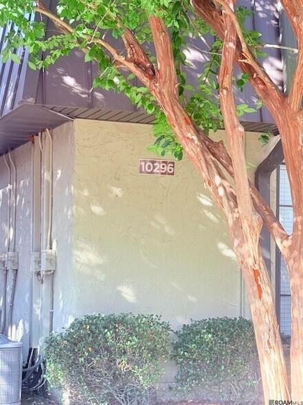 Building Photo - 10296 W Winston Ave