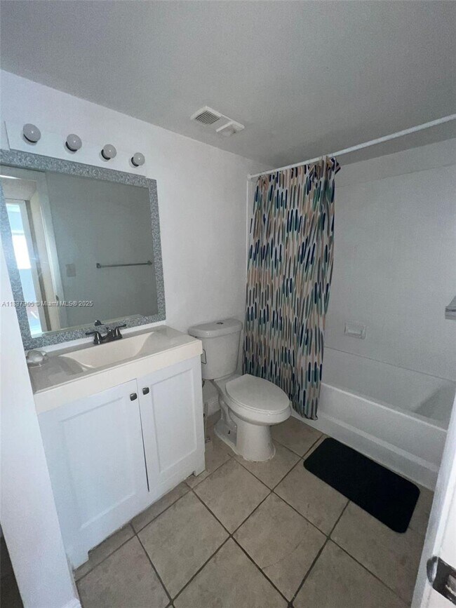 Building Photo - 1129 Lake Victoria Dr