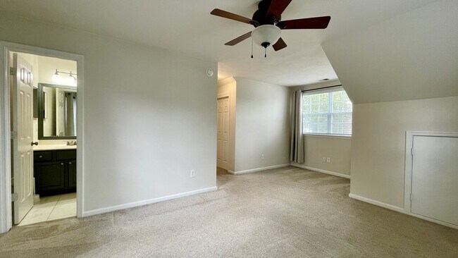 Building Photo - 6207 Oaken Gate Dr S