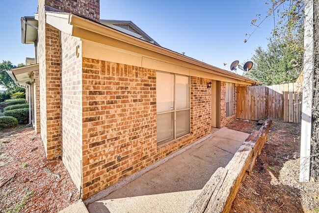 Building Photo - 614 Lillard Rd