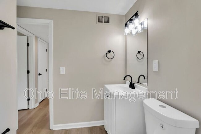 Building Photo - 1037 Binns Blvd