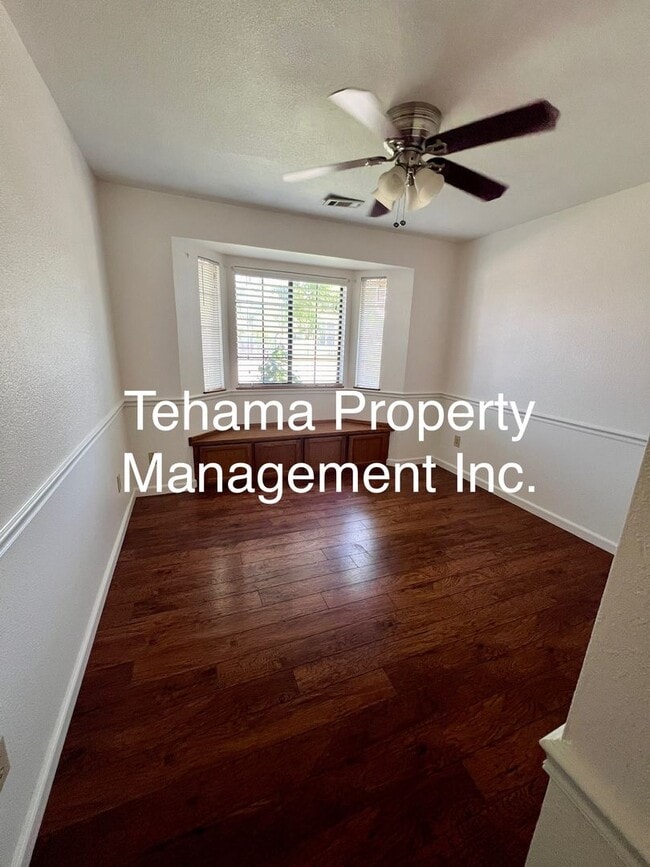 Building Photo - Charming 3 bedroom 2 bath home in the Coun...
