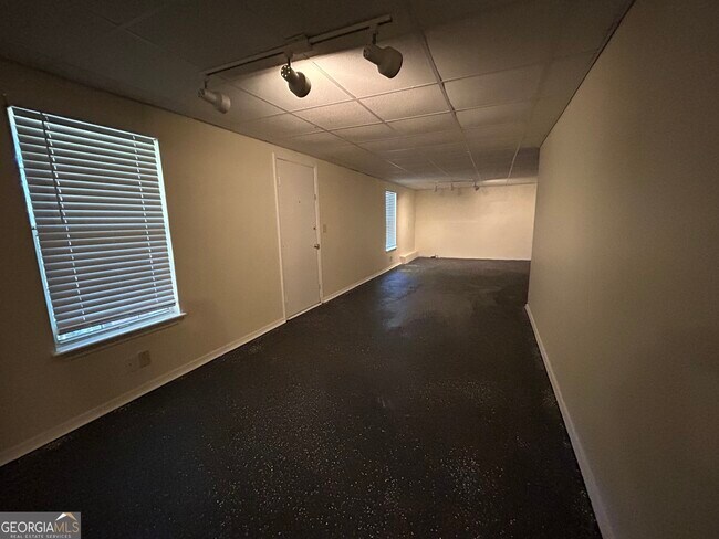 Building Photo - 4800 Streamside Dr