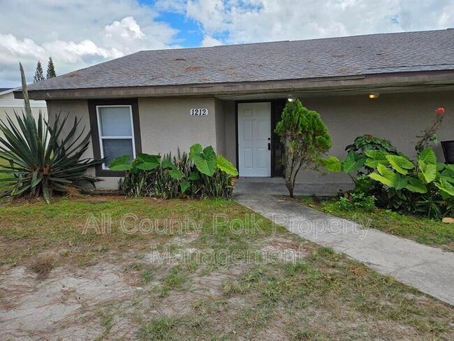 Building Photo - 1212 Fairway Dr