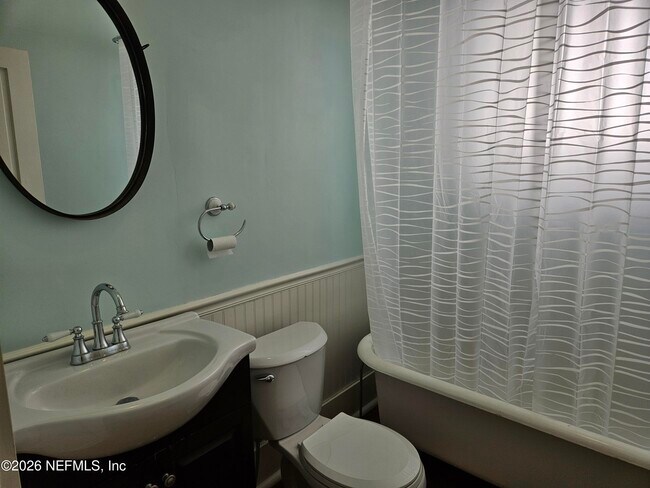 Building Photo - 816 Oak St