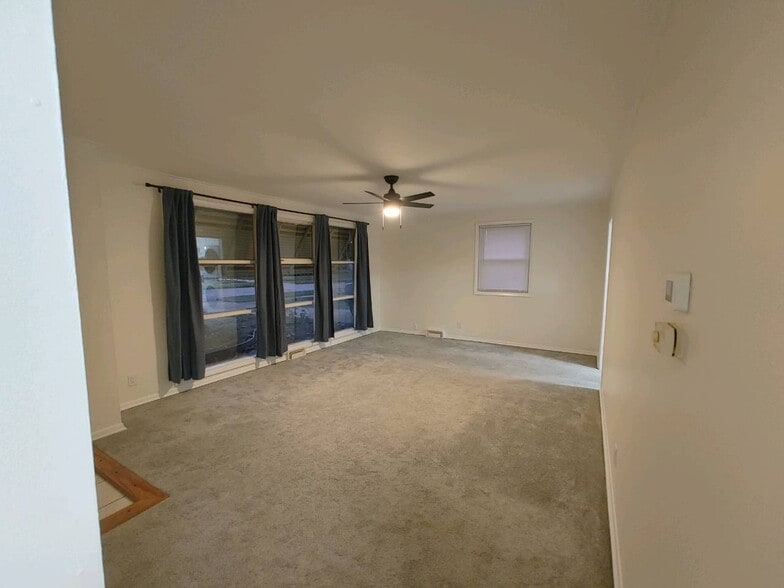 Building Photo - 4208 Crestview Dr