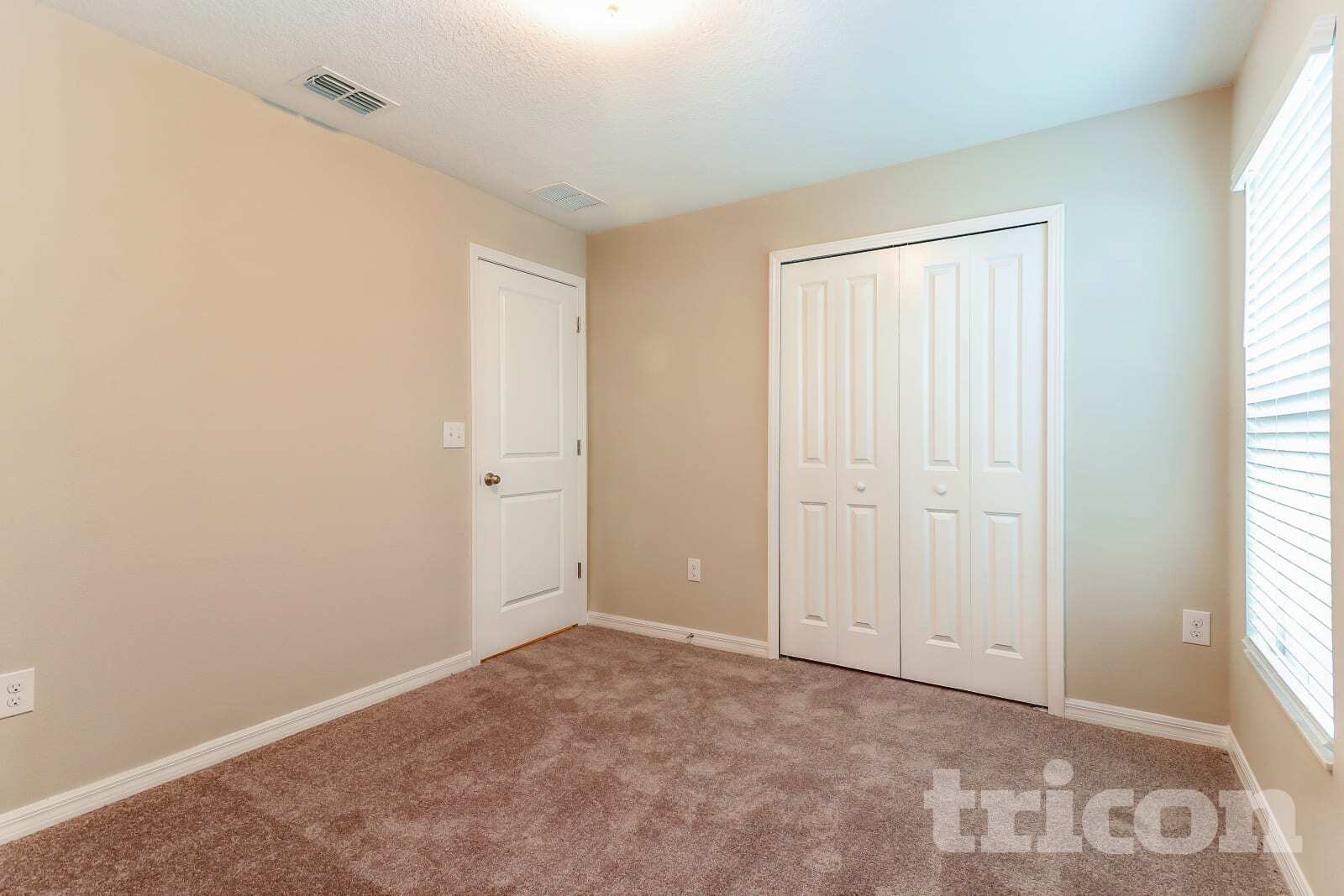 Building Photo - 1724 Broad Winged Hawk Dr