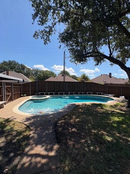 Building Photo - 2800 Rice Dr