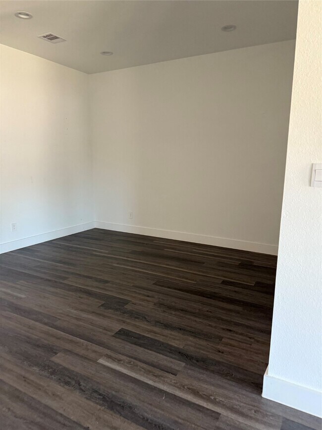 Building Photo - 15228 Tattle Crk Ln