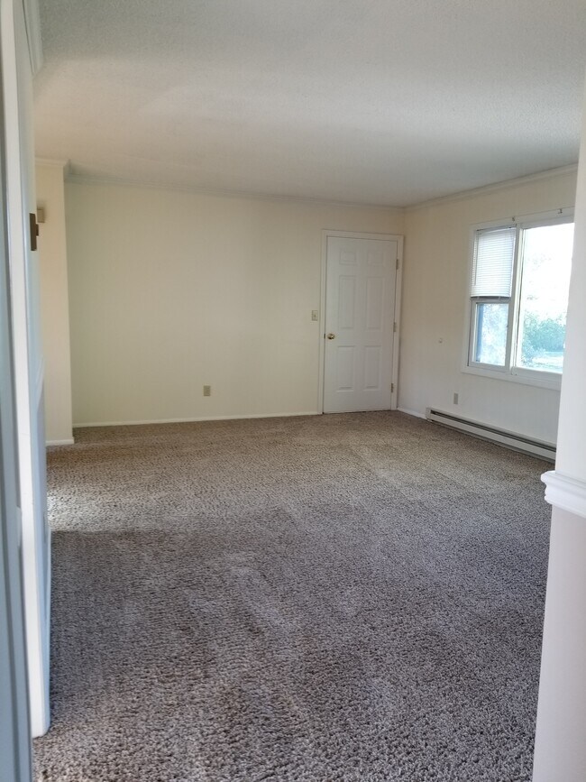 Building Photo - 2002 S Black Ave